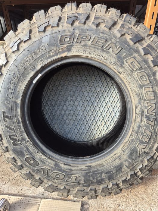 Toyo Open Country MT 235/85 R16