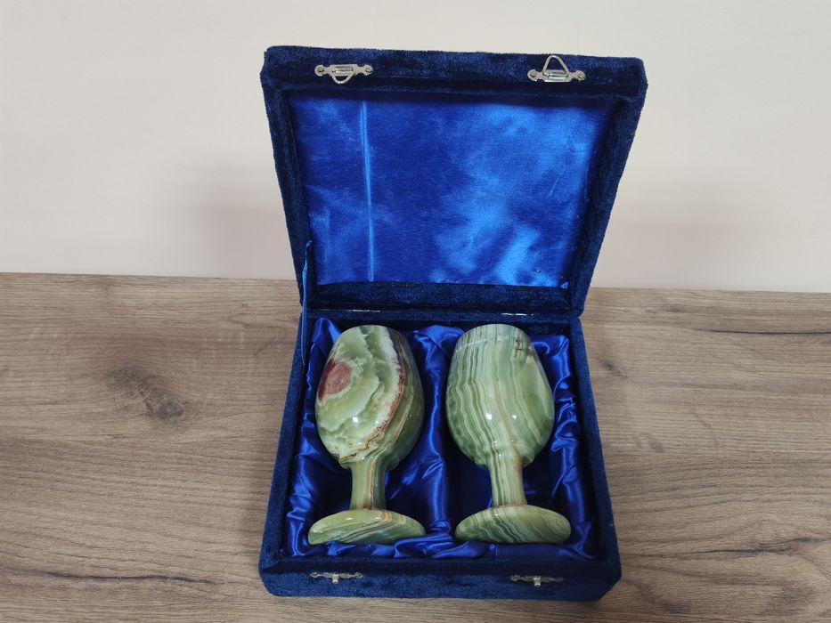 Бокали з натурального каменю