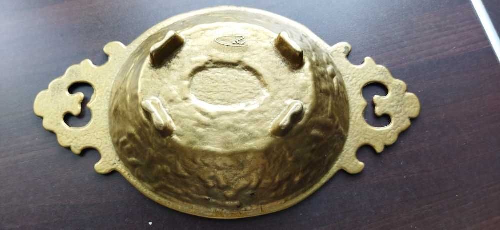 Masywna ,mosiężna misa