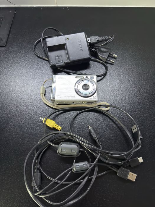 Aparat Sony Cyber-shot 7.2MPixel. Zadbany i sorawny. Kompaktory z nową baterią i okablowaniem.