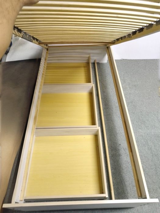 Łóżko jednoosobowe z szufladamj + materac