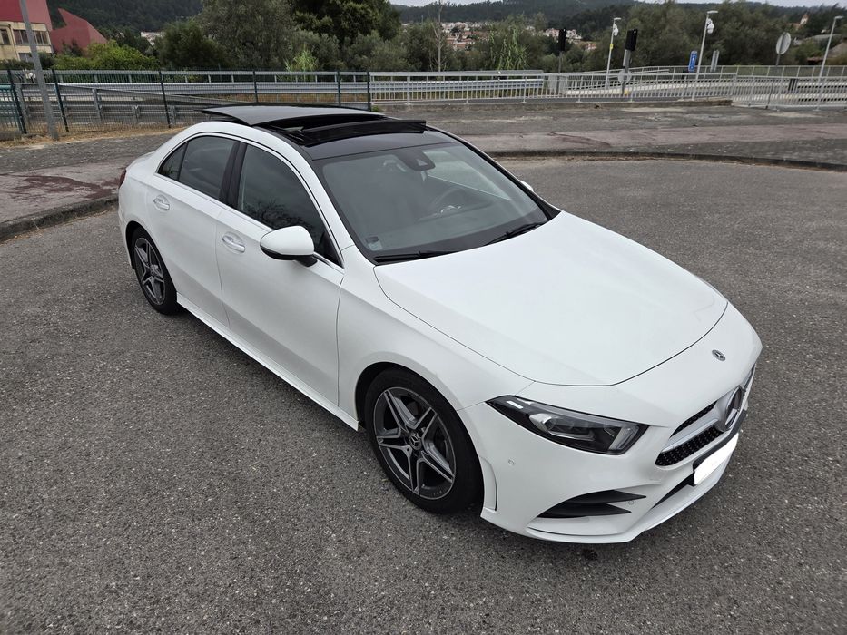 Mercedes-Benz A 180d Limousine AMG Teto Panorâmico