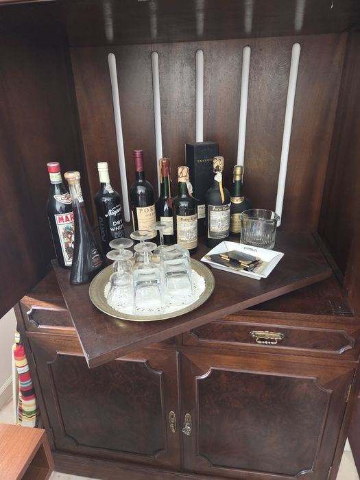 Armário antigo para TV ou Bar