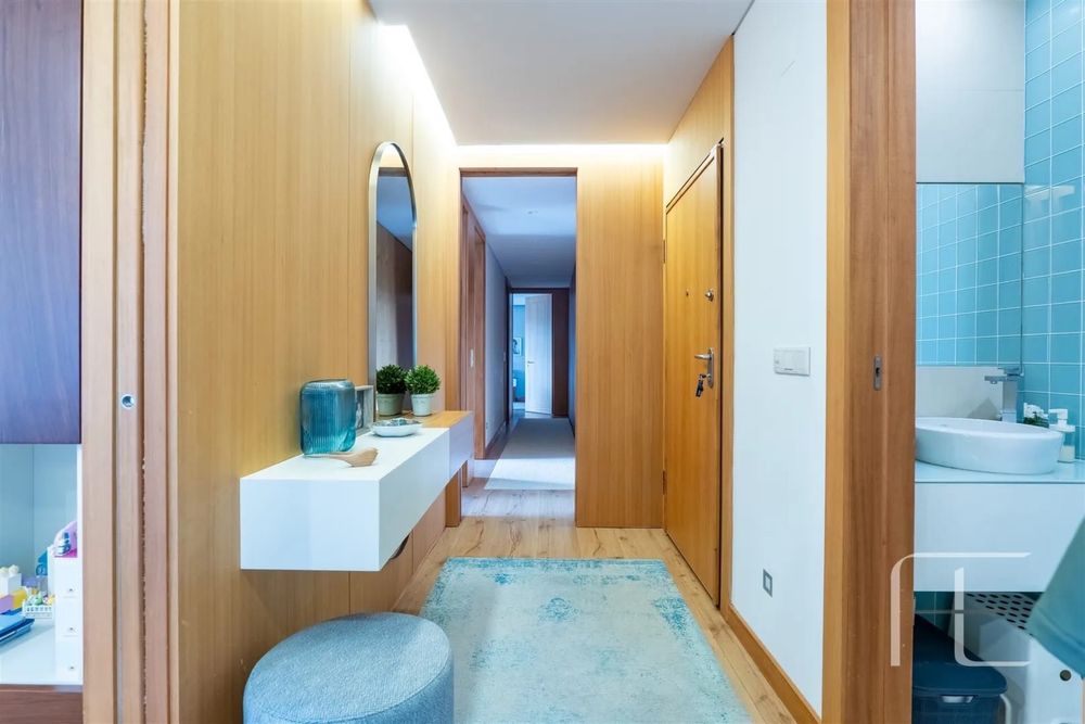 !!OPORTUNIDADE !!  Apartamento T3 como Novo. Box  para 2 carros