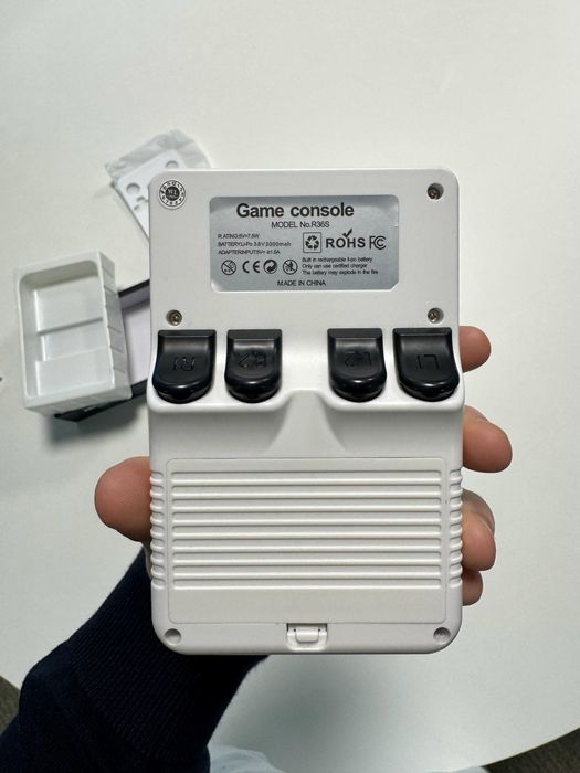 Consola Portátil Retro R36S 64GB Original