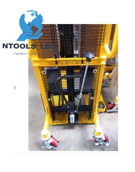 Stacker Monta Cargas Empilhador Manual 700Kg  1.60Mts Elevação C/ IVA NOVO