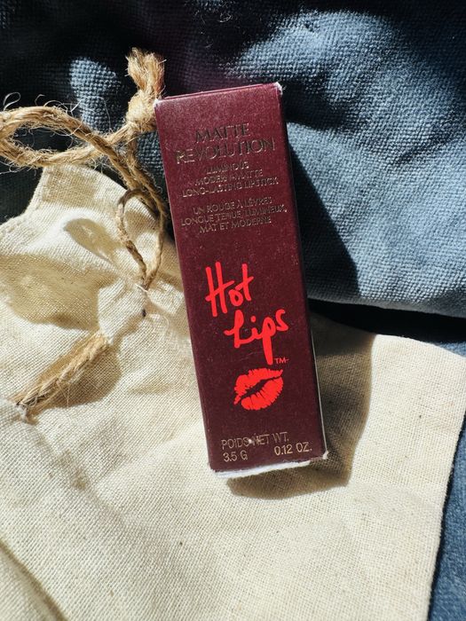 pomadka do ust Charlotte Tilbury Hot Lips w odcieniu „Carina's Love”