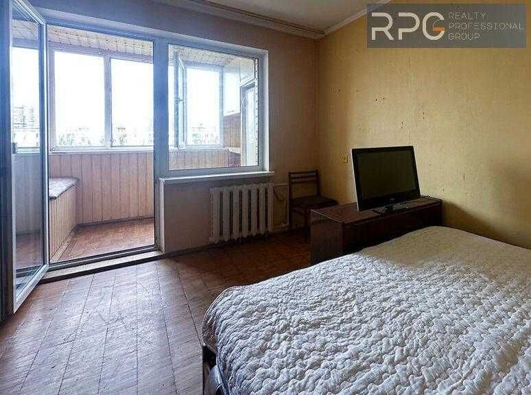 Продається 3к. квартира по вул. А.Солов'яненка,8  рк