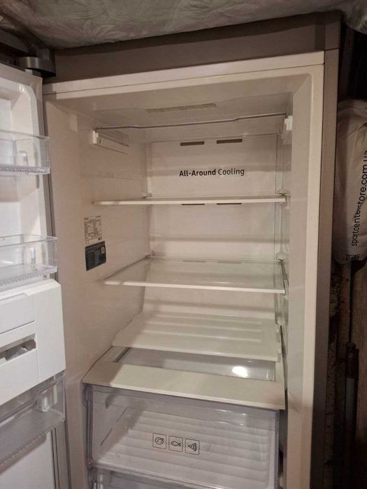 Морозильная камера Samsung RZ32M7110SA