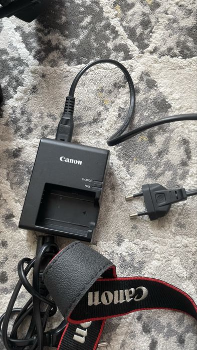 canon 4000d lustrzanka