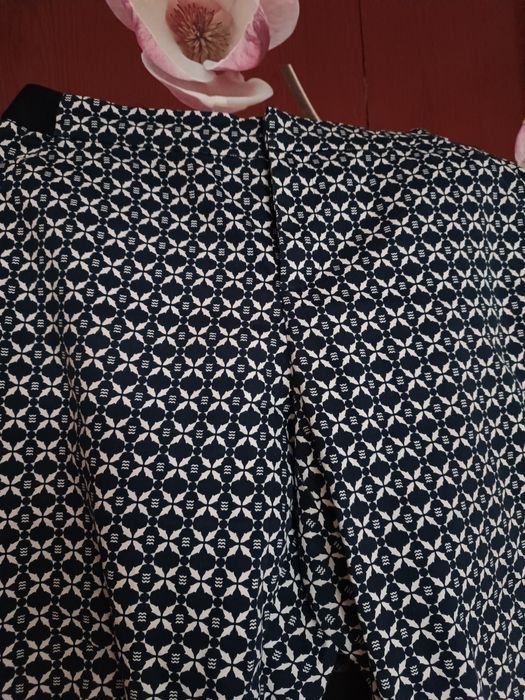 Продам красивые стрейчевые брюки недорого.Размер 50-52