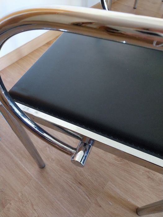 cadeiras de sala de jantar estrutura metal e napa preta - de 1 a 6 cadeiras