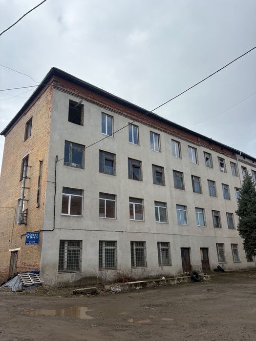 Продаж 4-ри поверхової адмінбудівлі
