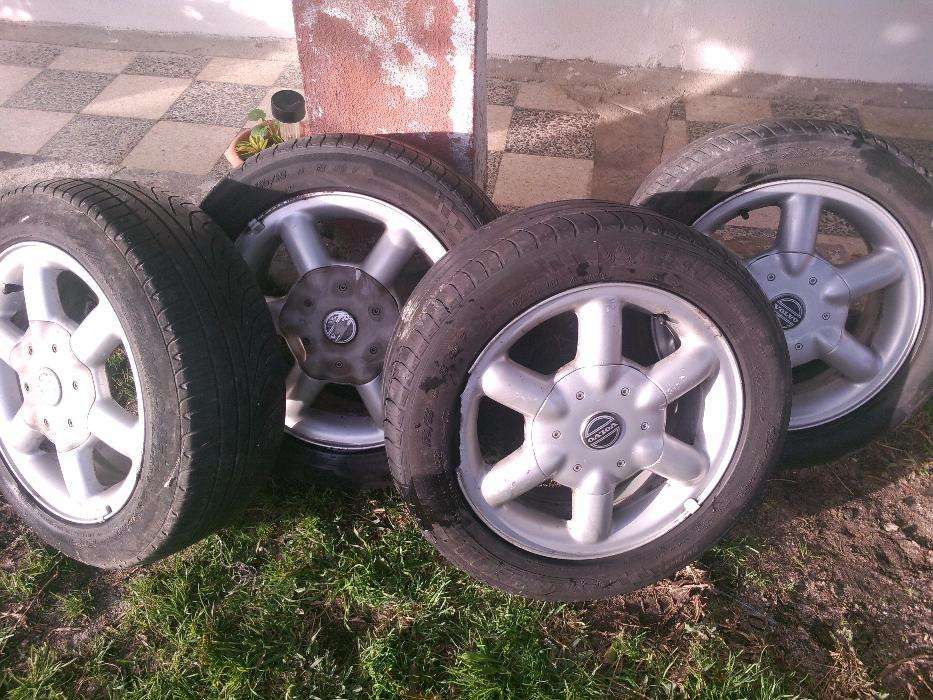 4 Jantes originais Volvo V40 e pneus (bastante usados)