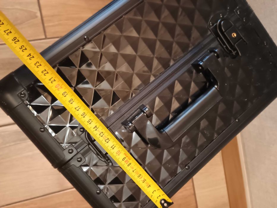 kufer na kosmetyki - czarny i okucia czarne