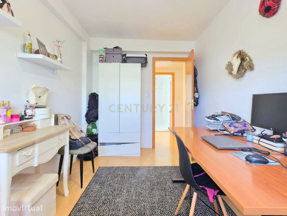 Apartamento T3 com Varanda – Rua Nicolau de Sousa Lima, Paim, Ponta De