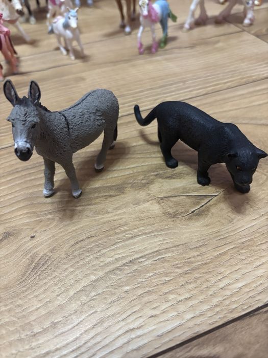 figurki koni i innych zwierzat schleich