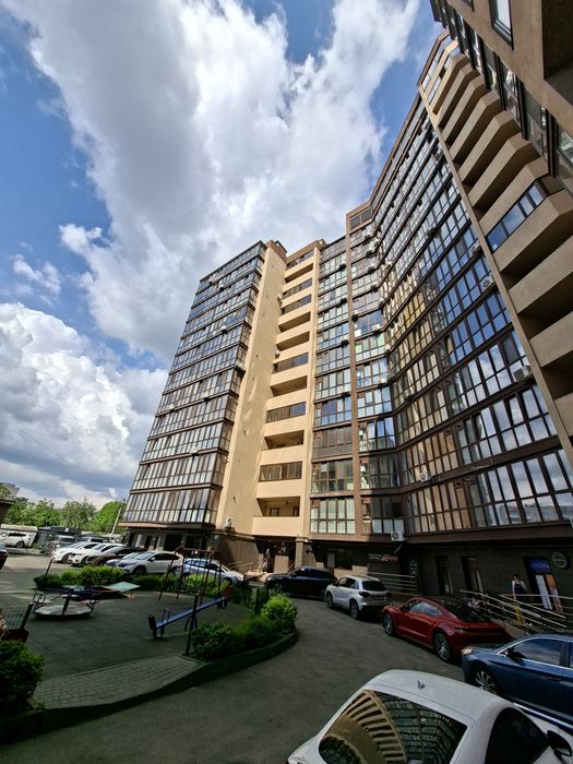 Трикімнатна квартира вул. Пирогова
