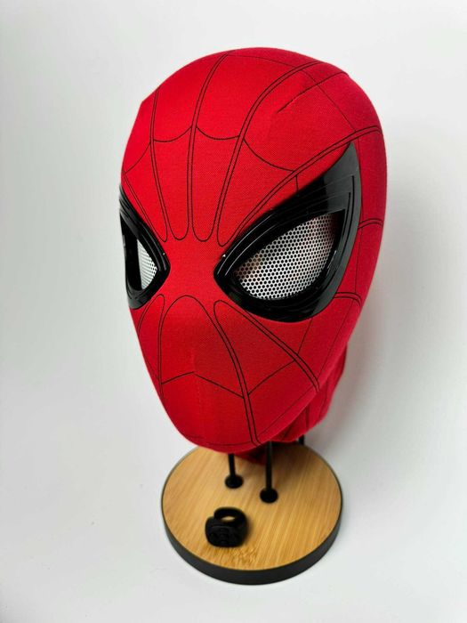 Maska Spider Man'a z RUCHOMYMI SOCZEWKAMI sterowanymi pilotem