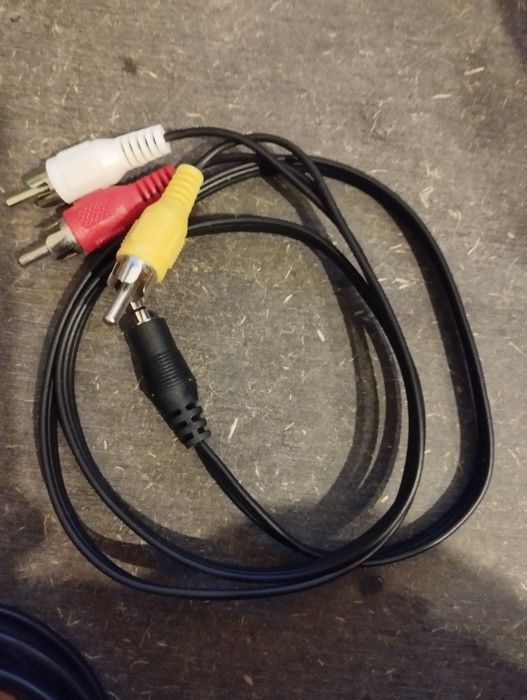 RCA Cables – Multiple Outputs64738500200961124