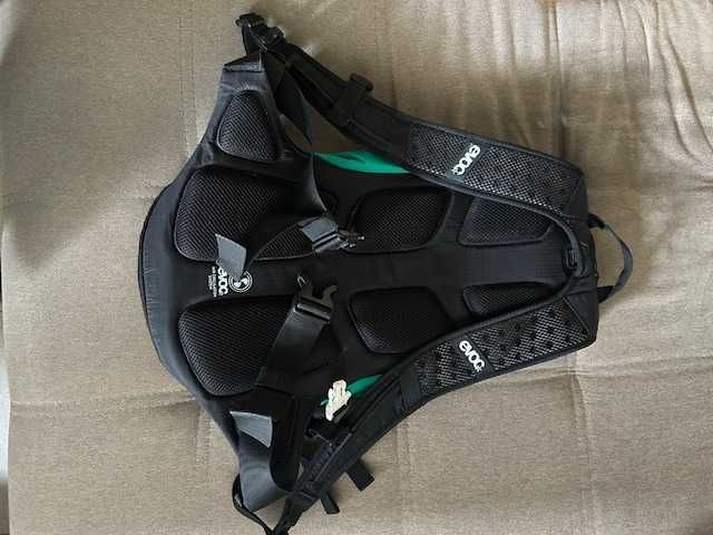 Mochila Evoc 10 litros + saco de água