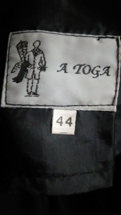 Toga quase nova. Tamanho 44. 60% lã.