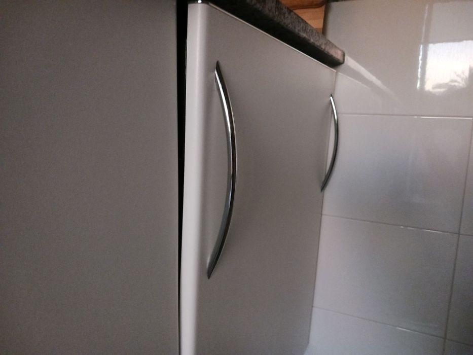 Puxadores em inox  para portas de armarios de cozinhas ou roupeiros