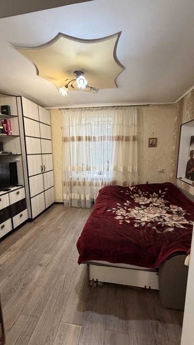 Продається  двокімнатна квартира в Чорноморці, в 5 хвилинах від моря.