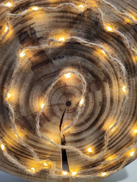 Decoração iluminada em tronco de madeira, artesanal, feita à mão