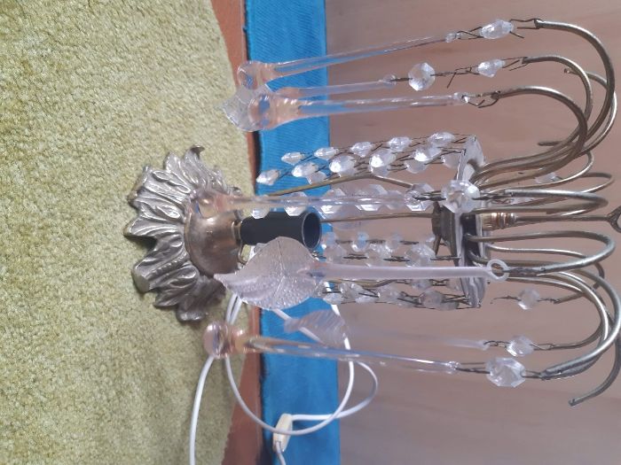 2 Candeeiros mesa antigos latão cristais, gotas, folhas, vidro vintage