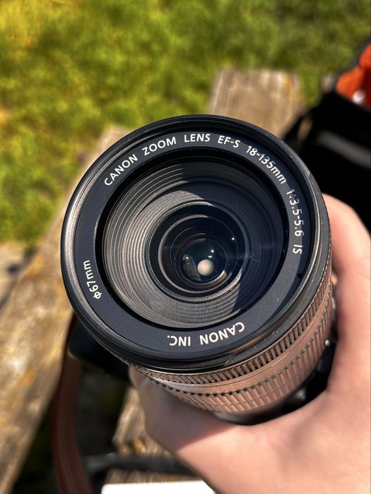 Canon 100D з обʼєктивом 18-135мм