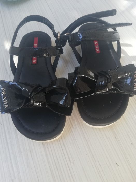 Дитячі босоніжки від PRADA