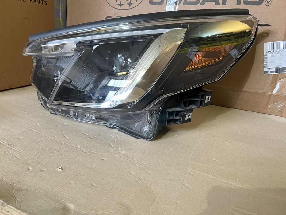 Фара ліва Subaru Forester 2023 2024 Wilderness Субару 84001SJ390