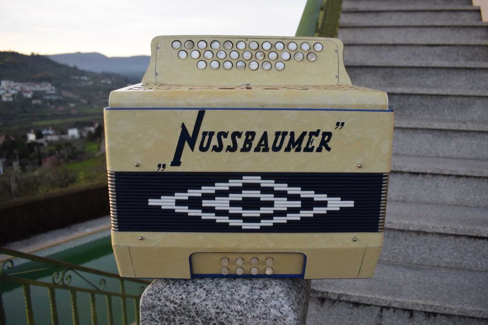 Concertina Nusbaummer 4 voz. Fa La Re