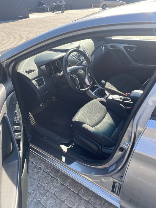 Hyndai Elantra 1.8 бензин