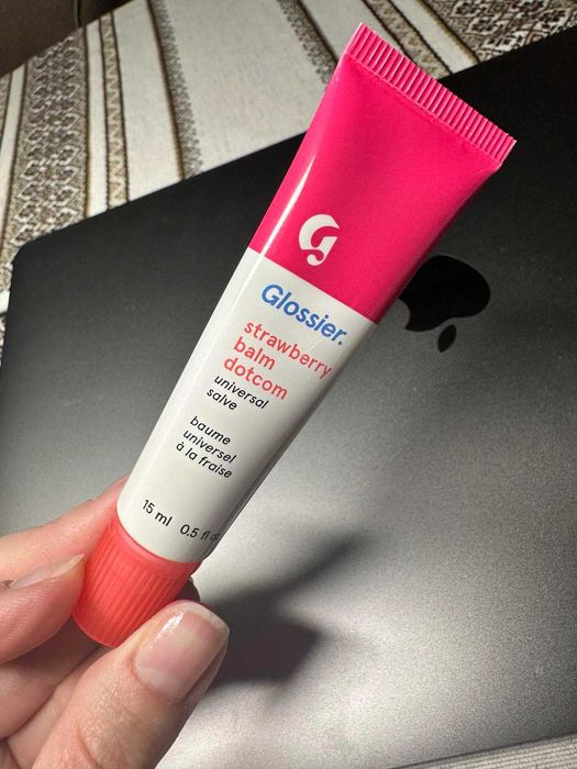 бальзам для губ
Бальзам для губ Glossier