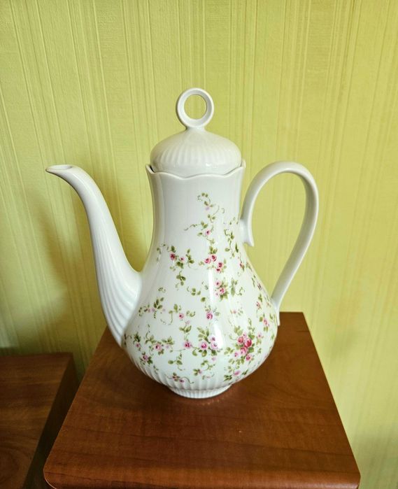 Stary porcelanowy piękny dzbanek z NRD (DDR)