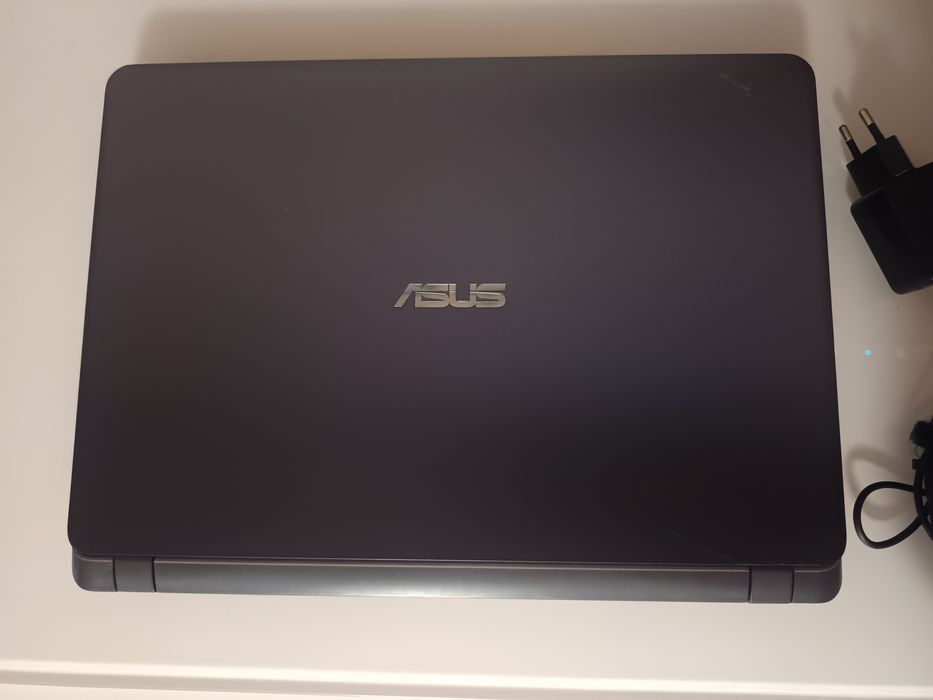 Portátil ASUS / 8GB RAM / SSD M.2 120GB + HDD 500GB