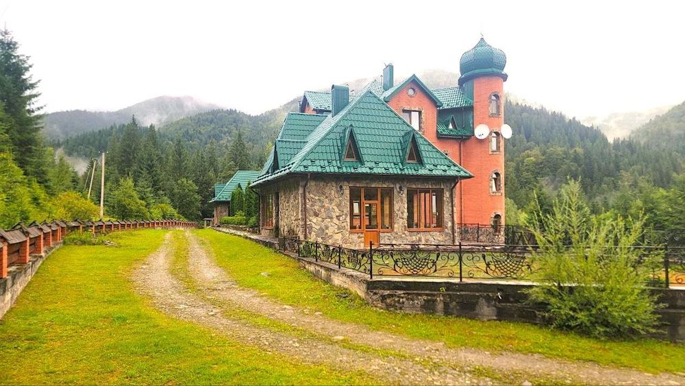 Власний готель на 9 номерів / резиденція в заповідній частині Карпат