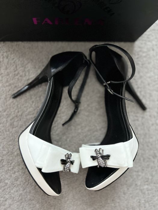 Шкіряні діночі босоніжки Fablena 38р