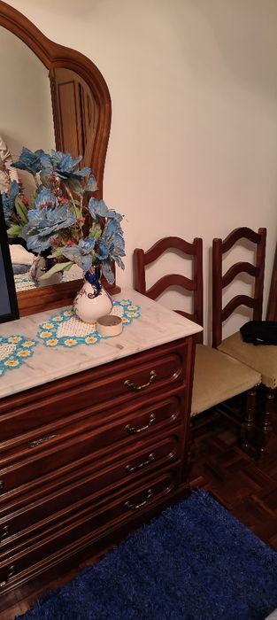 Quarto casal em madeira e mármore