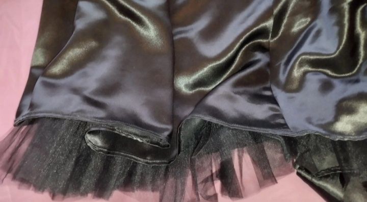 Vestido preto em cetim e renda