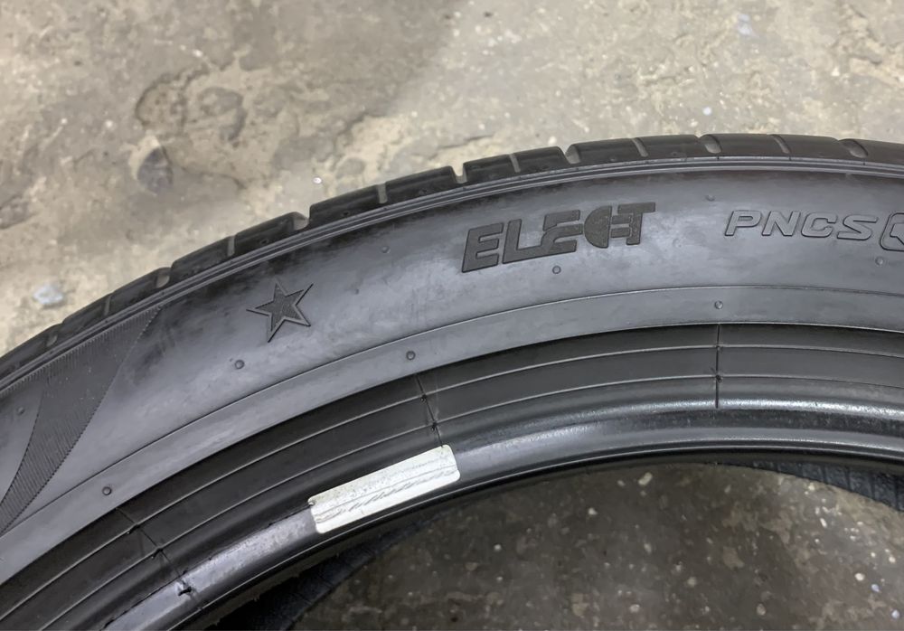Шина одна Pirelli PZero PZ4 275/40 R22 одиночка