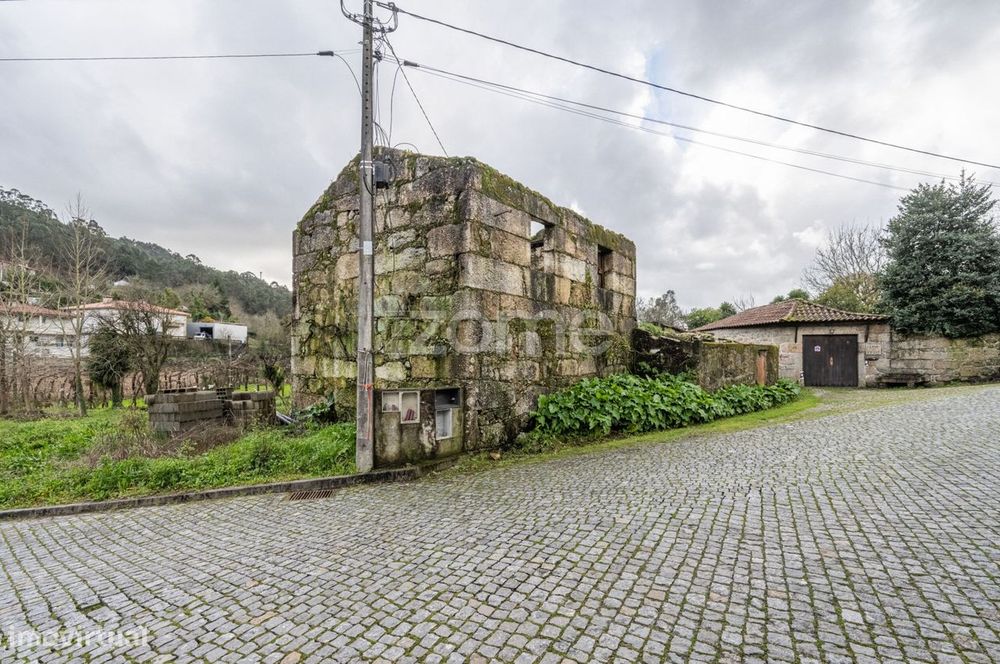 Moradia Para Recuperar em Oliveira de S. Pedro