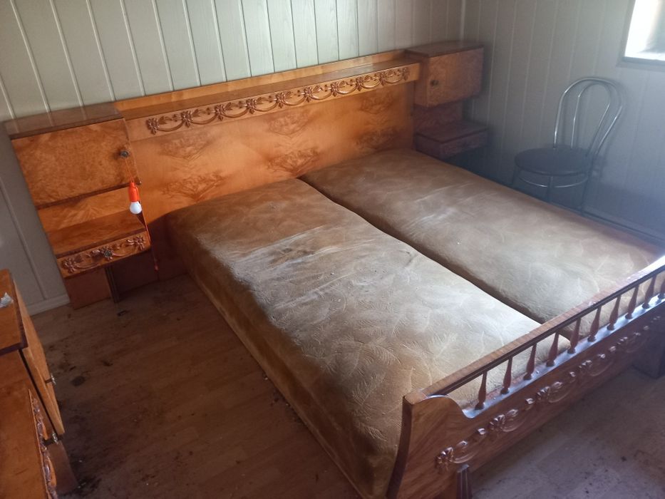 Meble zabytkowe, antyk (szafa, sypialnia, toaletka]