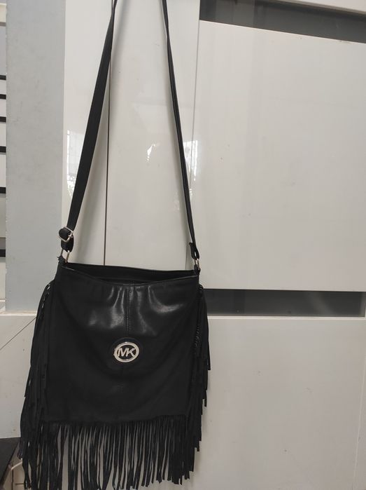 Torebka damska listonoszka z frędzlami