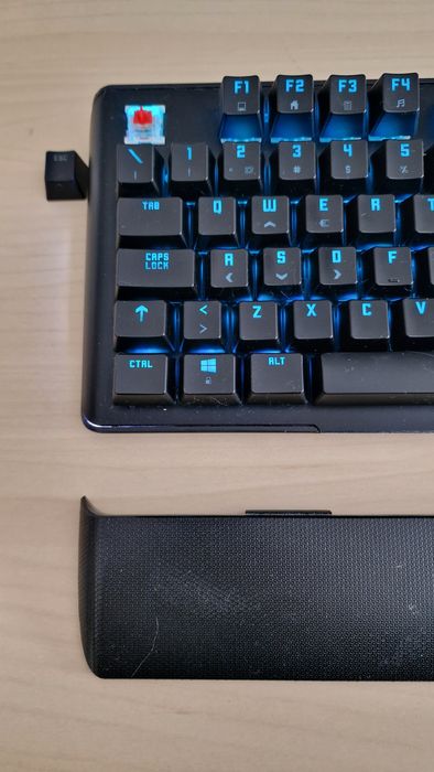 Teclado mecânico Krom Kael RGB