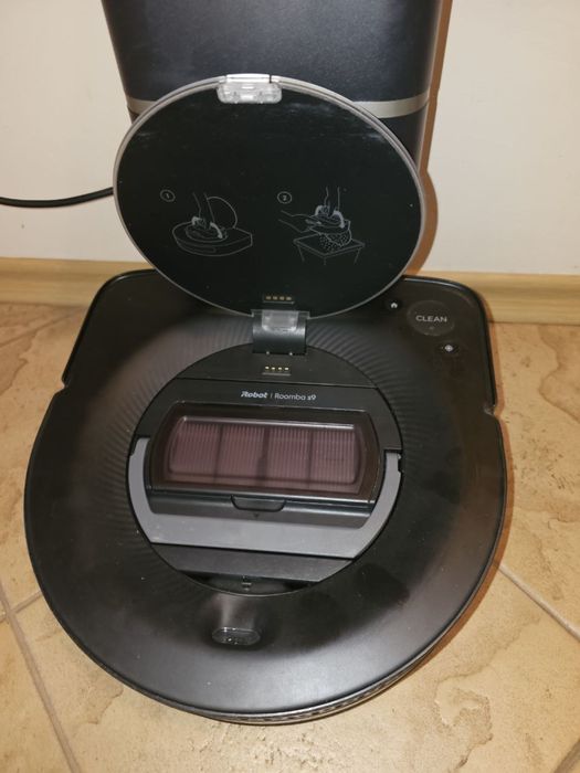 iRobot Roomba S9+ ze stacją oprozniającą
