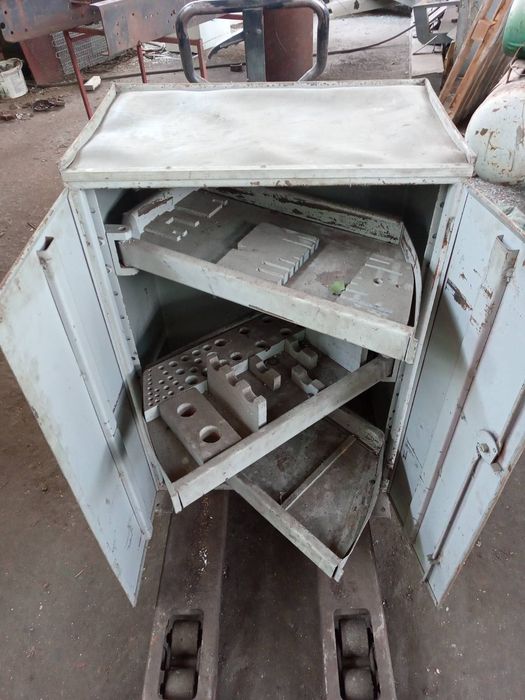 Продам тумбу інструментальну