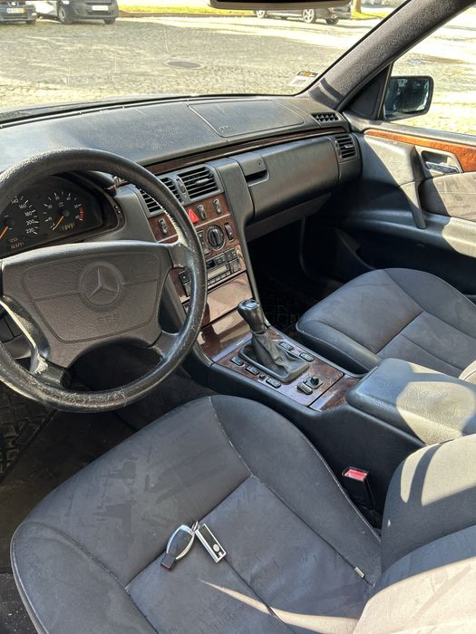 Mercedes E 220D W210